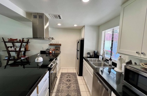 Palm Desert Condo | Want an amazing view on the 18th green next to the clubhouse? Look no further!