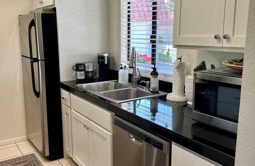 Palm Desert Condo | Want an amazing view on the 18th green next to the clubhouse? Look no further!