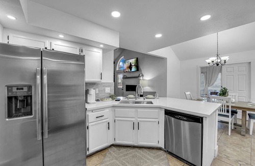 Summerlin House | Warm Vacation in Las Vegas King-Queen beds