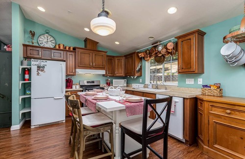 Julian Cabin | Weber's Woods Cabin- close to all your favorite Julian events and lake fun!