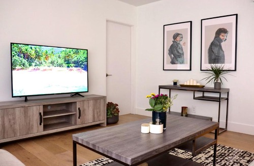 Norma Triangle Apartment | WEHO Place By Sunset Plaza