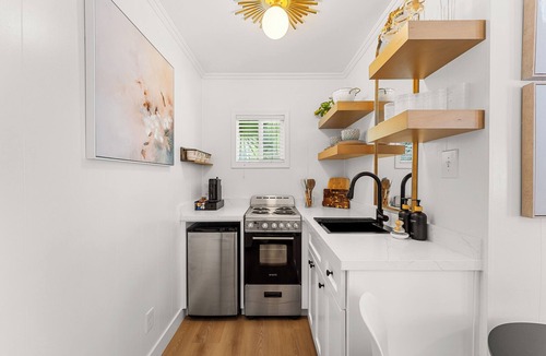 South Redlands House | Welcome to this cozy, stylish escape- private guesthouse in beautiful Redlands