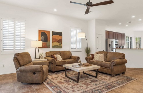 Rancho Vistoso House | Westminster Retreat - Contemporary Oro Valley home w/fire pit and putting green