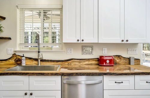 Hidden Valley Lake Cottage | Windmill Cottage - Peaceful & Quiet on 5 acres