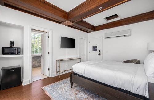 Santa Rosa Bed & Breakfast | Wine Country Escape Boutique Hotel, 1BR Queen