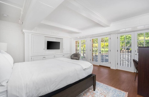 Santa Rosa Bed & Breakfast | Wine Country Luxury King Room in Boutique Hotel