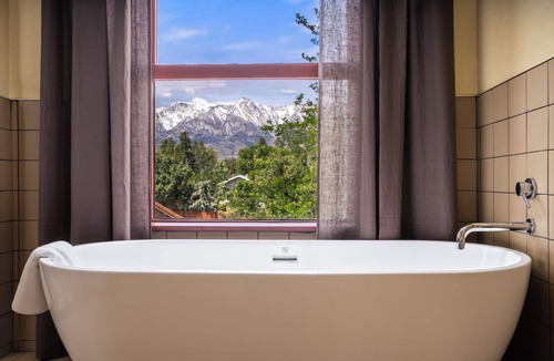 Independence Hotel | Winnedumah Hotel