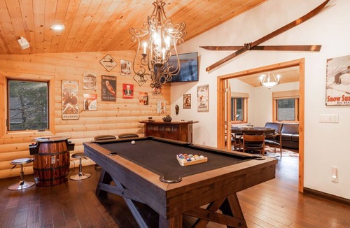 Summit Estates Ski Chalet | Winterset Lodge- Luxury Ski Chalet- Sauna- Games