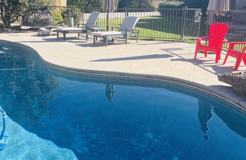 Bloomington House | Wonderful large family home, pool, hot tub, outdoor kitchen, Bear Claw Poppy