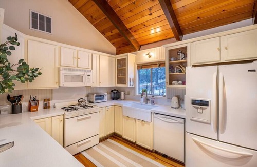 Boulder Bay Cabin | Wow! Starry Treehouse Cabin w/Lake Views, Hot Tub, Private Sledding Hill