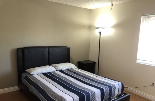 Chinatown Condo | Y cozy two bedroom 2 bathroom close strip