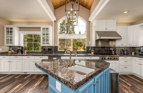 Coarsegold House | Yosemite Pond Estate - Private Lake, Hot Tub, Game Room & Views, Sleeps 10