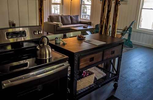 Three Rivers Cottage | Your cozy nest while hiking in Sequoia Park with bonus nearby river beach pass!