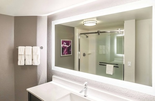 Woodlands Village House | Your Home Away From Home! Free Parking, Free Breakfast, Pool