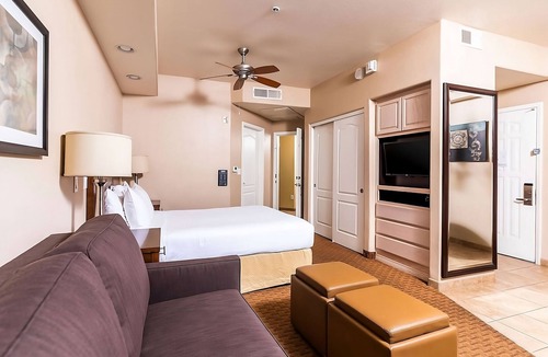North Scottsdale Hotel | Your Home Away from Home! Outdoor Swimming Pool, Full Kitchen, Free Parking!