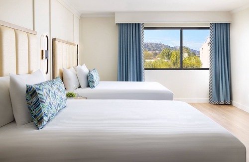 Calabasas Hotel | Your Ultimate Leisure Stay Near Lake Calabasas Park! 2 Comfortable Units, Pool