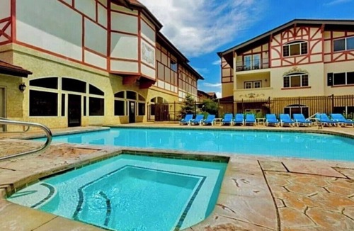 Zermatt Villa | Zermatt Villa 3012 - Double Queen Bedroom 1 Bath with Resort Amenities
