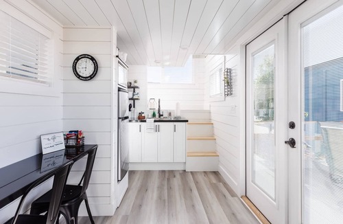 Apple Valley House | Zion Basecamp Tiny Home Near National Park