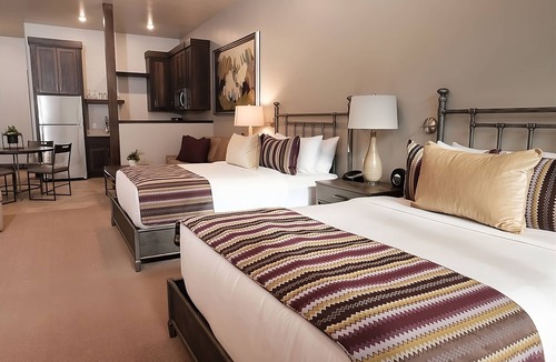 Zion National Park South Entrance Hotel | Zion Park Stay | 1 Unit | Queen Hillside Rooms 0.7 Miles From Zion Nature Center