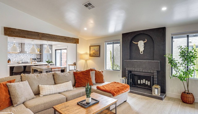 < 1/2 Mi to Golf! Lakefront Mesa Oasis w/Dock