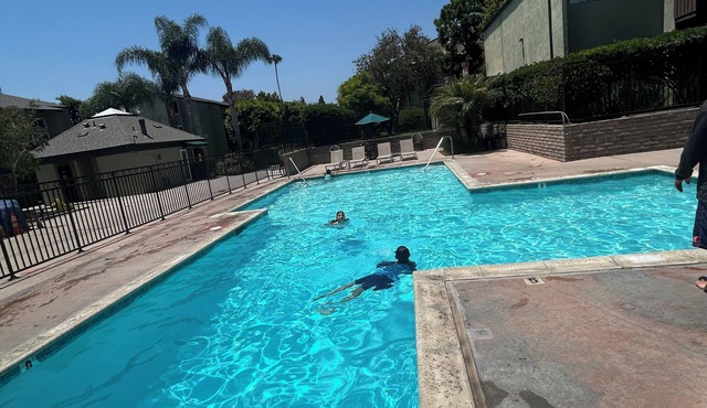 1 bedroom, for 2, with shared living room, in West LA, pool, hottub