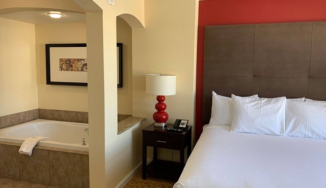 1 bedroom hotel suite w/kitchen located south end of the strip in Las Vegas