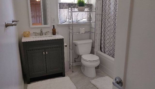 1 Bedroom Spacious Townhouse Midst of Downtown Bakersfield