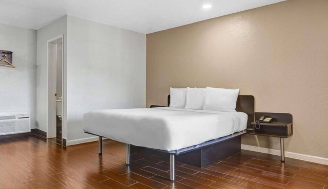 1 King Bed|Nsmk,Micfridge