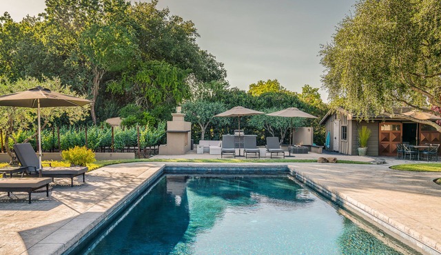 1 Level, 3,400 sq. Ft., Pool, 4 Bedroom, 3.75 Baths, Pool Hse, Vineyard, Patio in St Helena