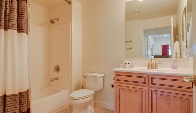 ~ 1 Mi to Desert Ridge Marketplace: Phoenix Condo! in Phoenix