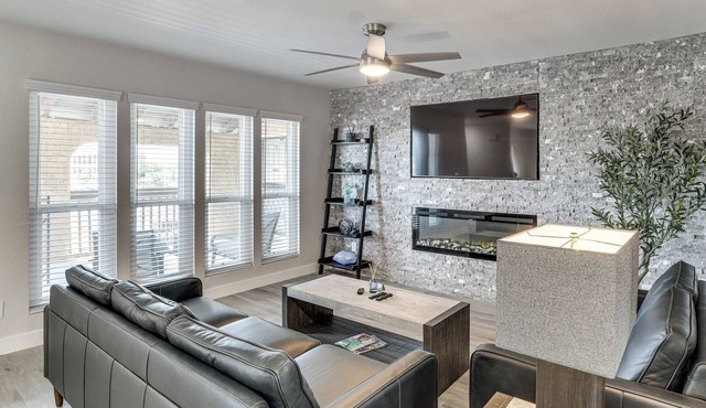 1 Mi to Unlv & Strip! Modern Vegas Condo