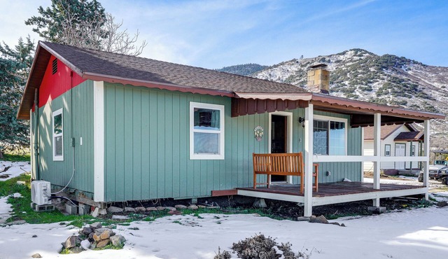 10 Mi to Tehachapi Mountain Park: Mtn-View Cabin! in Tehachapi