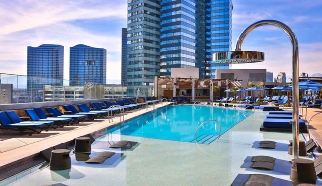 1062 Instant Book · Stay Together Suites on The Strip - 5 Comfy BEDS!