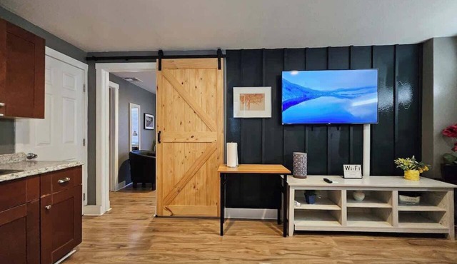 13th Pl Back · Cute & Cozy| Renovated APT in the ♥️ of Phoenix