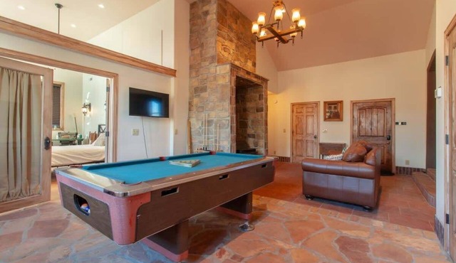 14 Guests, 5BR/2BA, Game room & Spacious Living in Parowan