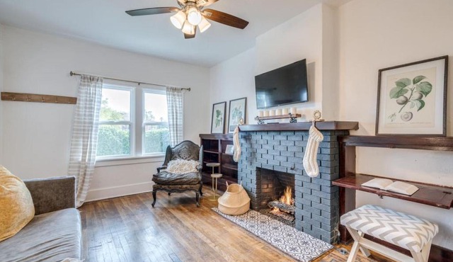 1926 Historic Duplex, Near U of A, 1 BR 1 BA