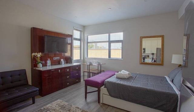 2 Bedroom, 2 Bathroom Detached Apt Max 7 Sleepers