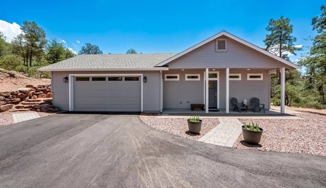 2 bedroom modern home in a nice neighborhood10% weekly/15% monthly discount