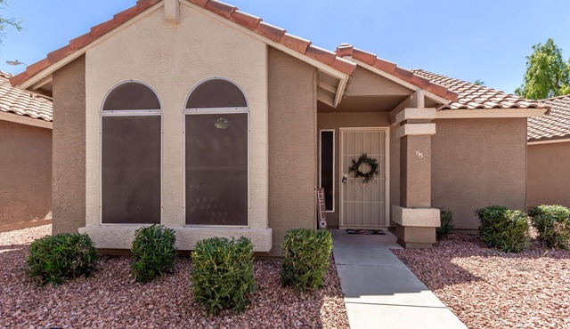 2 Bedroom Peoria Cottage, Pets Available
