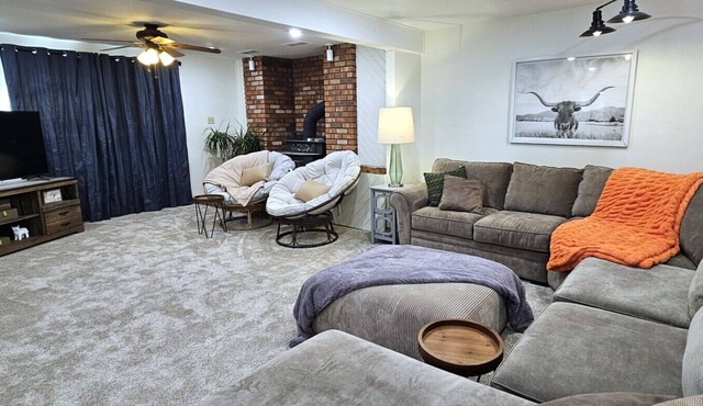 2 Bedroom, Washer/Dryer, Sleeps 6, lower, (No Kitchen)