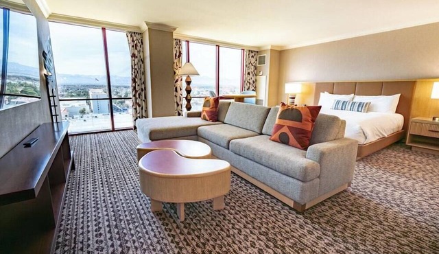 2 Connecting Suites at a 4⭐️ Hotel