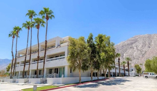 2 Full Beds|Palm Springs, CA