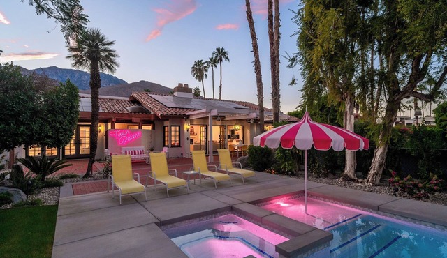 2 homes to Share! 2 pools and Pink Tennis Court! Vacation Memories!