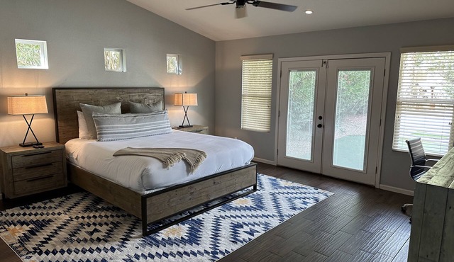 2 Master Bedrooms, Luxury beds, Pool & Hot Tub, Large TVs, Surround Sound