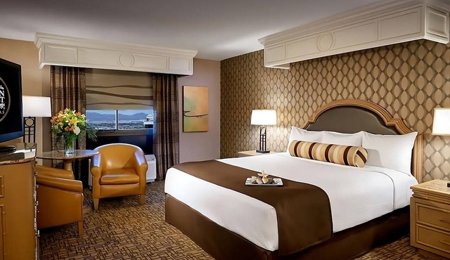 2 x Carson Tower - Deluxe King Room at Golden Nugget Las Vegas