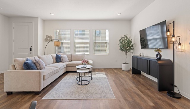 20% OFF Monthly Stylish New Home + Private Garage