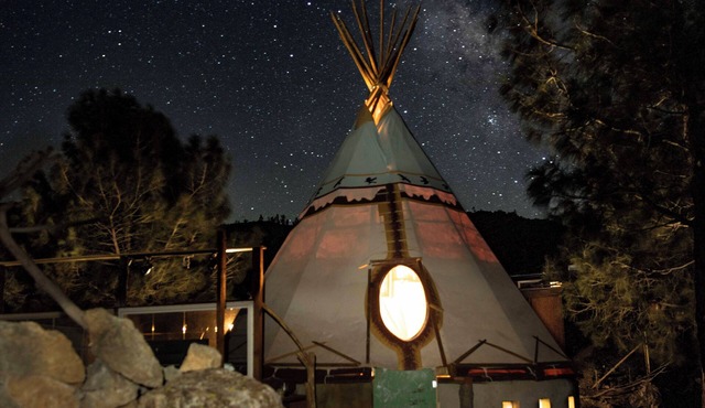 24ft. Teepee glamping at its finest. High lake view