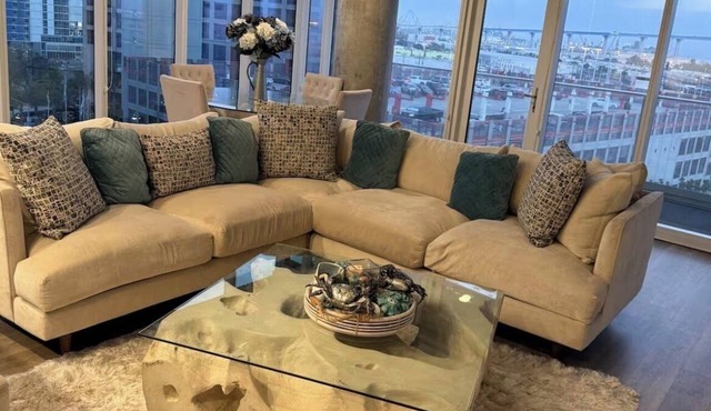 2BD/2BR High Rise Condo. In the Heart of Downtown SD