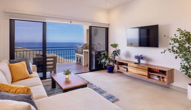 2BR/2BA Oceanfront Lux Surf Condo in Los Cerritos w/Pool, Gym, Hot Tub, Sauna in Los Cerritos