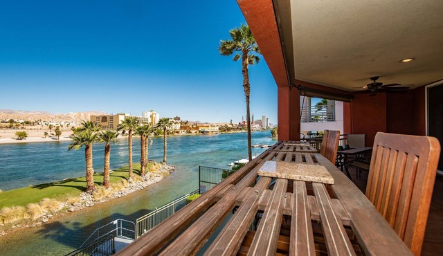 3 Bdr Riverfront Casino View Pool Spa Beach Private boat launch, BBQ's 1J